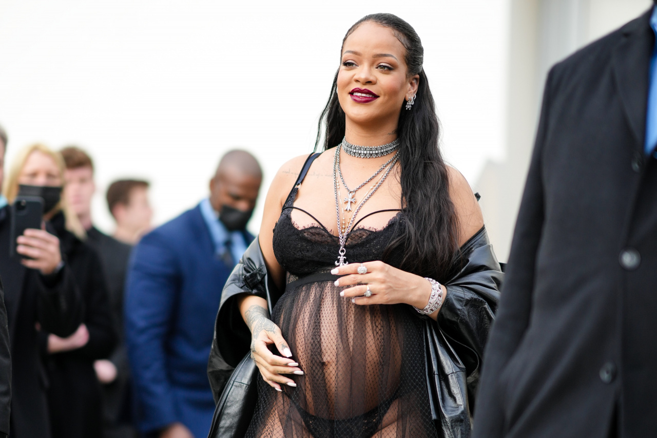 Rihanna lahir dan menjadi seorang ibu untuk pertama kalinya!  Kami tahu jenis kelamin bayi