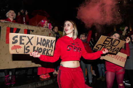 „Praca seksualna, nie prostytucja”.  Z kolektywem Sex Work Polska rozmawiamy o świadczeniu usług seksualnych za pieniądze