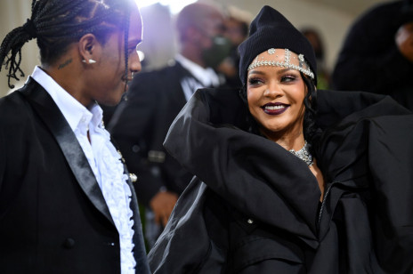 Rihanna i A$AP Rocky planują ślub! Kiedy i gdzie się odbędzie i co jeszcze wiadomo o ceremonii? Na jaw wyszło też, kto będzie matką chrzestną dziecka!