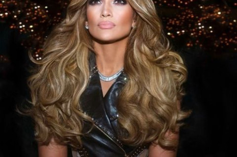 Fryzjer Jennifer Lopez zdradził tajemnicę jej sprężystych, gładkich i lśniących włosów. Sekretem jest jeden kosmetyk, który zapewnia spektakularny efekt