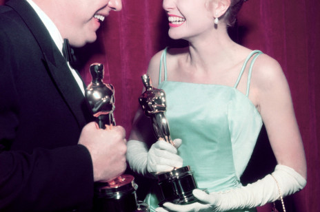 7 najbardziej zaskakujących momentów w historii Oscarów. Największe wpadki i upadki,  wzruszenia i czułości