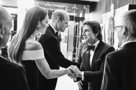 Księżna Kate zrobiła furorę na londyńskiej premierze „Top Gun: Maverick”. O zdjęciu z Tomem Cruisem mówią dziś wszyscy!