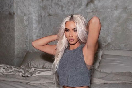 Kim Kardashian przeszła metamorfozę. Postawiła na modne i uniwersalne cięcie, które jest idealne na lato 2022 – jak teraz wygląda?