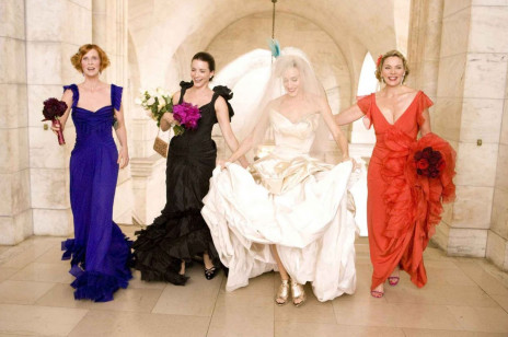 Jak się ubrać na wesele? Stylizacje na różne sylwetki – te triki i trendy musisz znać!