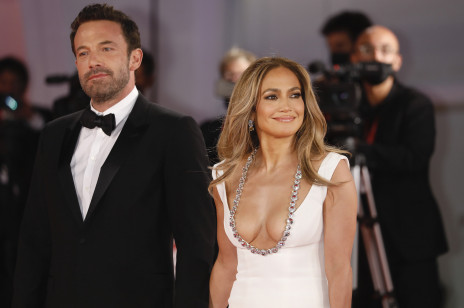 Ślub Jennifer Lopez i Bena Afflecka. Piosenkarka zdradziła szczegóły ceremonii i pokazała suknie ślubne