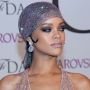 Rihanna w "naked dress" - inspiracji rozświetlacza Fenty Beauty