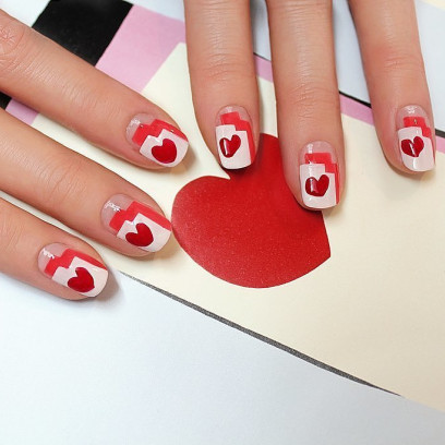 5graphic-heart-nail-art-DIY-looks-impressive-surprisingly
