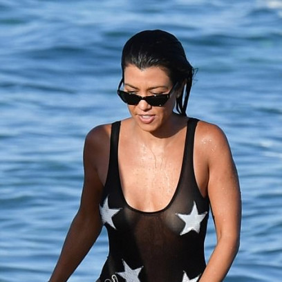 Kourtney Kardashian w kostiumie kąpielowym polskiej marki!
