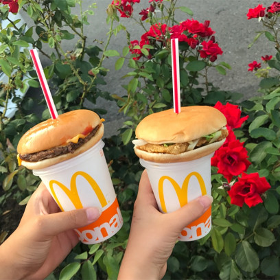 „hamburger x straw" hitem wśród japońskiej młodzieży!