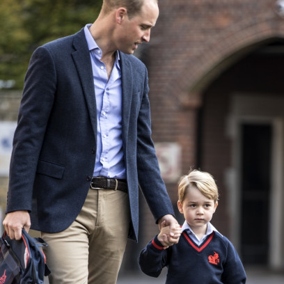 Książę William odprowadza małego George'a do szkoły