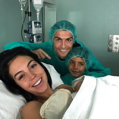 Cristiano Ronaldo i Georgina Rodriguez wczoraj powitali na świecie swoją pociechę.