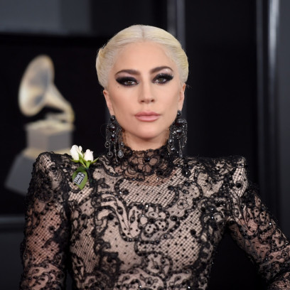 Lady Gaga pokazała pierścionek zaręczynowy na gali Grammy 2018!