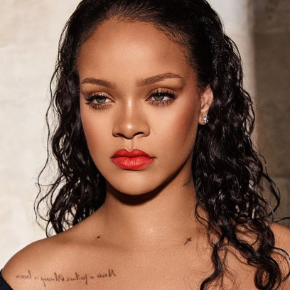 Rihanna wypuszcza nowy produkt Fenty Beauty. Z tej okazji nagrała makijażowy tutorial