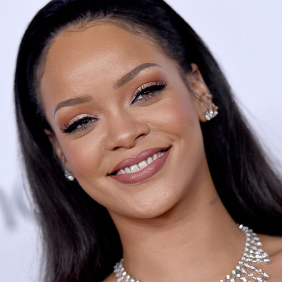 Rihanna zapowiada kolejną markę i pozywa swojego ojca… Co się stało?