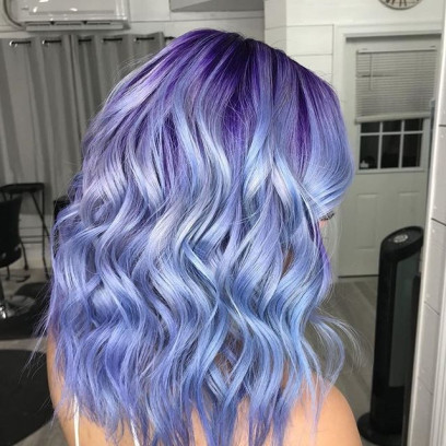 Trendy fryzury 2019: Pastelowy odcień Periwinkle podbija Instagram. Jego fanką jest nawet Cardi B!