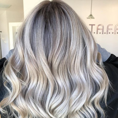 Trendy koloryzacja 2019: sombre blond – czy to nadal jest modne?