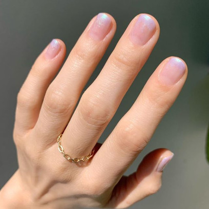 Modne paznokcie 2019: Trendy manicure dla minimalistek