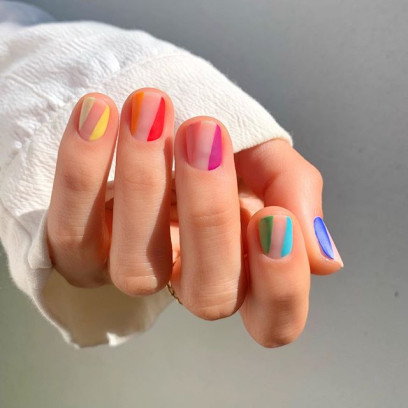 Trendy 2019: Neonowy manicure, czyli modne paznokcie na wakacje