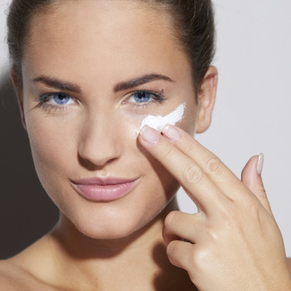 Pielęgnacja cery - jak dbać o skórę latem? Zapytaliśmy wizażystkę gwiazd, jak przygotować twarz pod letni makijaż