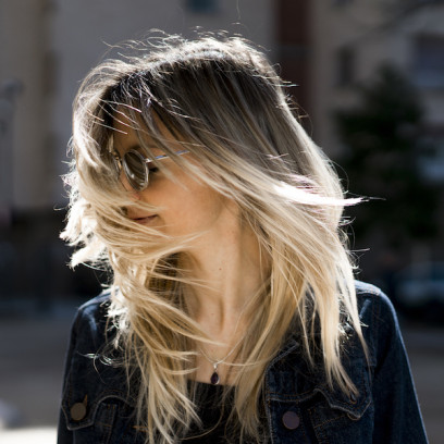Zniszczone włosy – jak dbać o włosy jesienią i w jaki sposób zregenerować je po lecie?