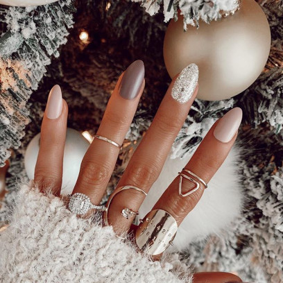 Modne paznokcie 2019: najpiękniejsze inspiracje na świąteczny manicure z Instagrama