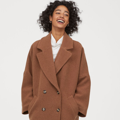 Trendy 2020: modne płaszcze na zimę, które kupicie na wyprzedażach