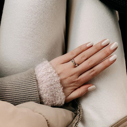 Modne paznokcie 2020: Milky Nails to nowy trend manicure, który przypadnie do gustu minimalistkom i nie tylko