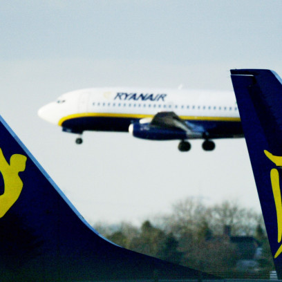 Ryanair przywraca loty i kusi niskimi cenami biletów. Od kiedy i gdzie polecimy tanimi liniami?
