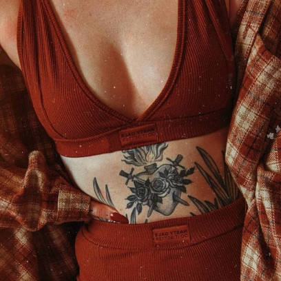 Tatuaż na brzuchu