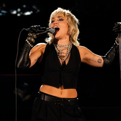 Miley Cyrus wspiera Britney Spears  w piosence „Party in the USA”. Jak? Sprawdźcie!