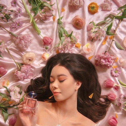 Najpiękniejsze perfumy wiosna-lato 2022 – jak zapach wybrać? Poznaj TOP 10!