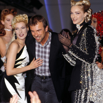 Legendarny projektant mody Thierry Mugler nie żyje. To właśnie jemu zawdzięczamy jedne z najsłynniejszych perfum świata