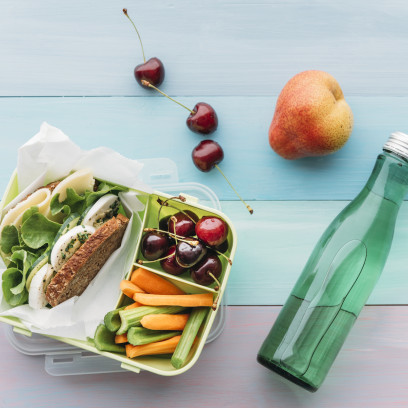 Lunchbox do szkoły – co ze sobą zabrać, by drugie śniadanie było pożywne i zdrowe? Fit inspracje na lunchboxy do szkoły