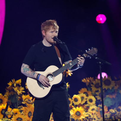Ed Sheeran podczas koncertu dla Ukrainy
