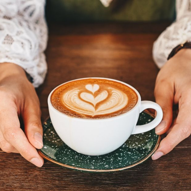 jak-zrobic-latte-art-w-domu-czyli-wzorki-na-kawie-jak-najlepszej-kawiarni-wideo