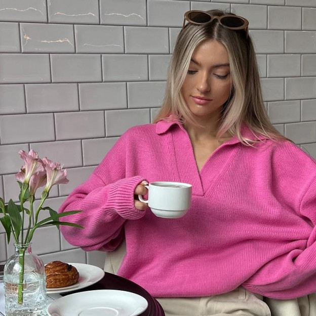 Jak nosić sweter jesienią 2022? 5 stylizacji prosto z Instagrama to recepta na udane zestawy