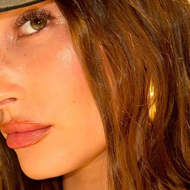 Hailey Bieber odkryła pogromczynię suchej skóry: „Kocham tę maskę”