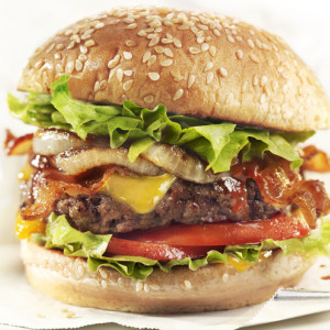 Klasyczny hamburger z podwójną porcją mięsa