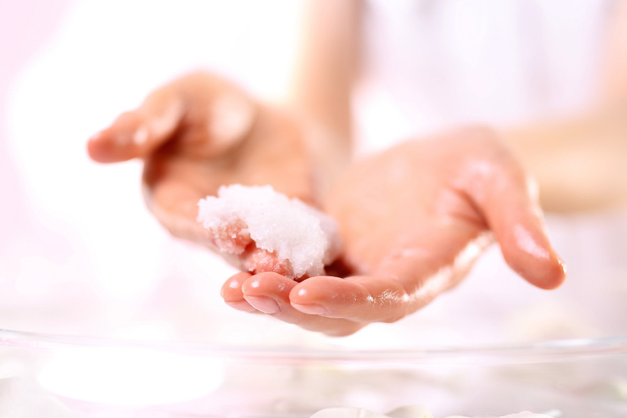 Peeling do rąk – jakie są rodzaje i czy warto go stosować