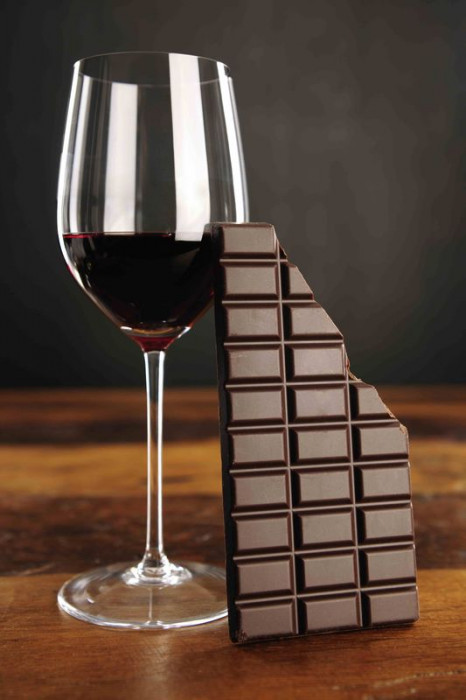 Wino + czekolada jako duet pomagający zachować młodość