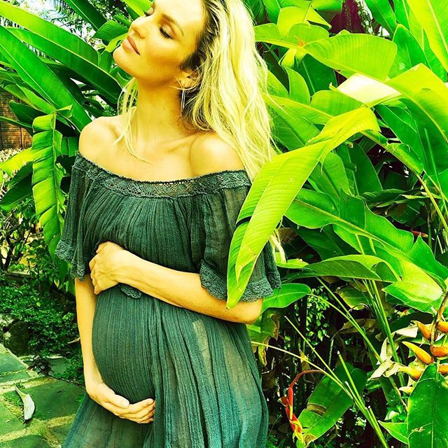 Candice Swanepoel spodziewa się drugiego dziecka!