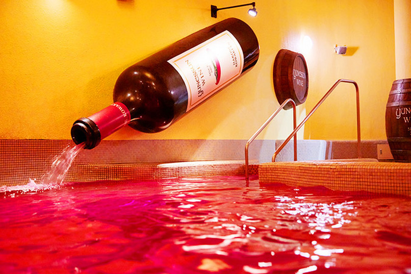 Japońskie SPA oferuje kąpiel w czerwonym winie!