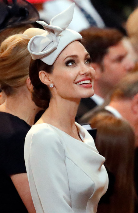 Angelina Jolie niczym księżna na królewskiej uroczystości w Londynie. Jest w lepszej formie?