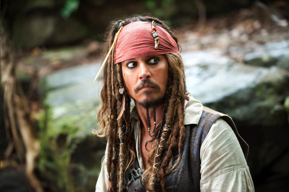 Johnny Depp jako kapitan Jack Sparrow w filmie „Piraci z Karaibów”.