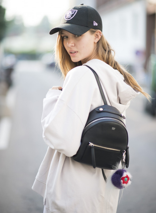 Trendy wiosna 2019: modne czapki z daszkiem, które podkręcą każdą stylizację