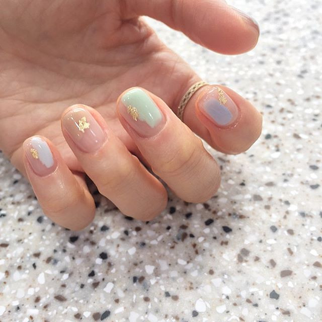 Modne paznokcie 2019: Blank Space Nails – trend manicure do wypróbowania od zaraz!