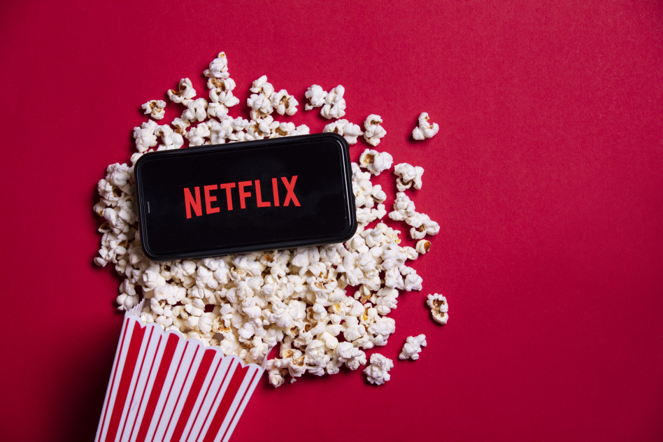 Zobacz, jak skorzystać z opcji „Odtwórz losowo” na Netflix!