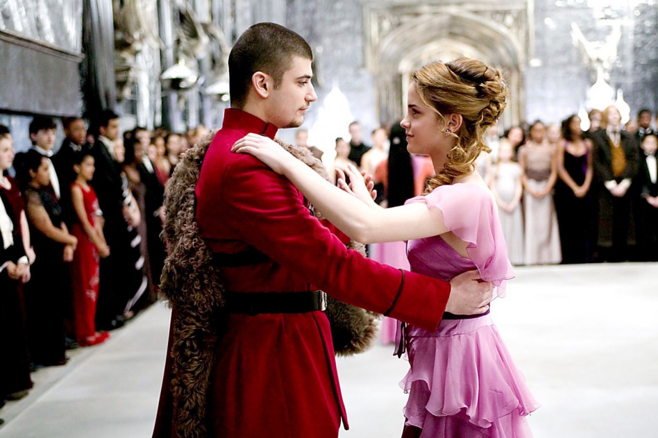 Stanislav Yanevski i Emma Watson w filmie „Harry Potter i Czara Ognia”.