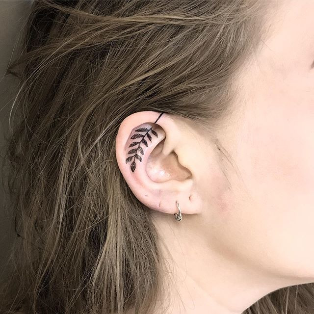 Tatuaże na uszach – najpiękniejsze inspiracje z Instagrama