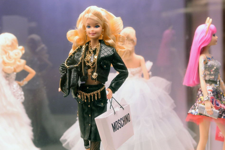 Barbie bez włosów, z bielactwem i z protezą. Nowe lalki z kolekcji Fashionistas